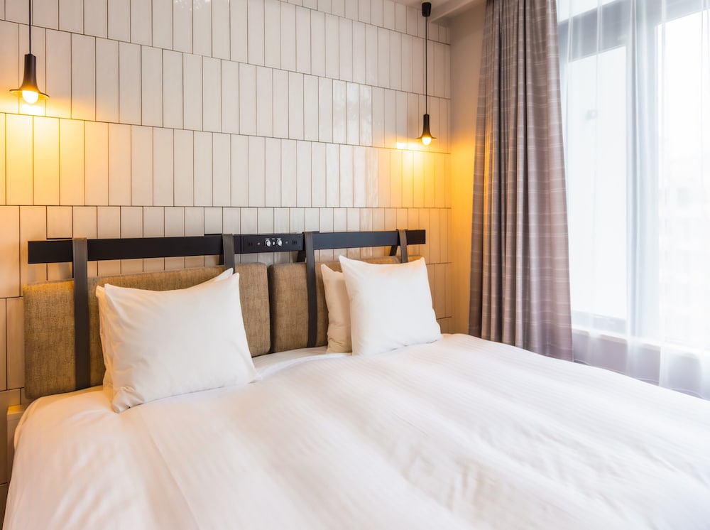 DELUXE, DOUBLE BED