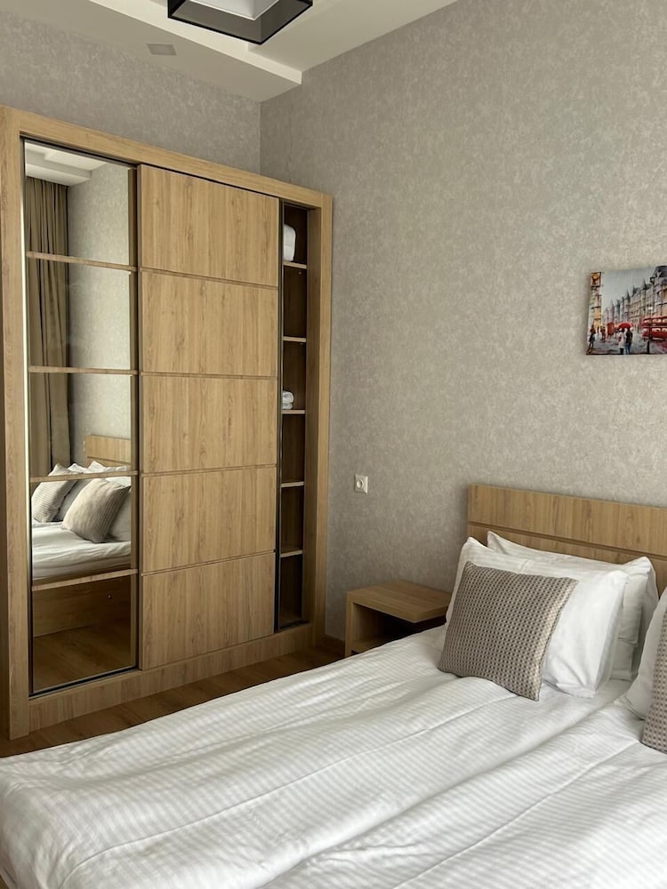 LUXURY, APARTMENT