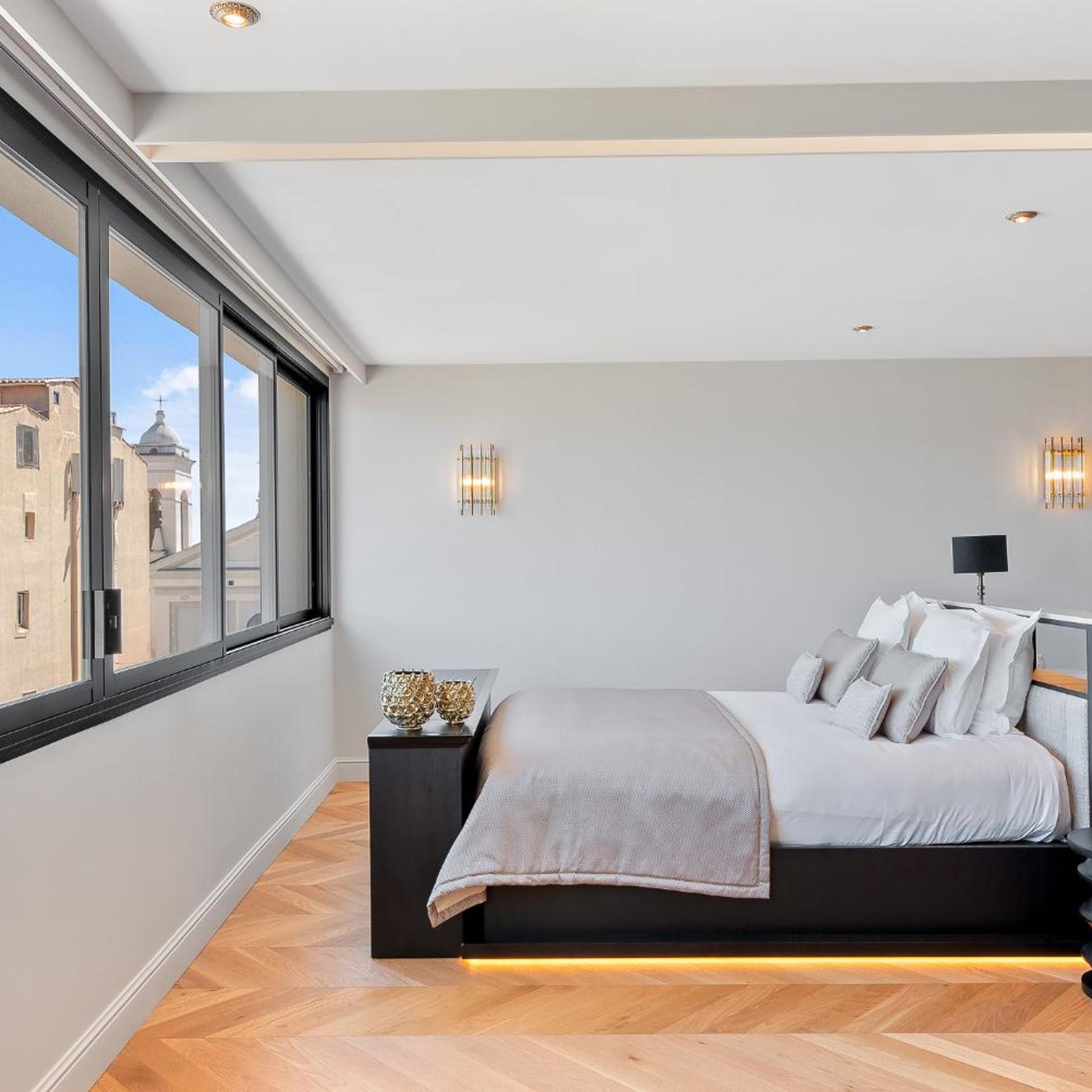 Penthouse, Apartment