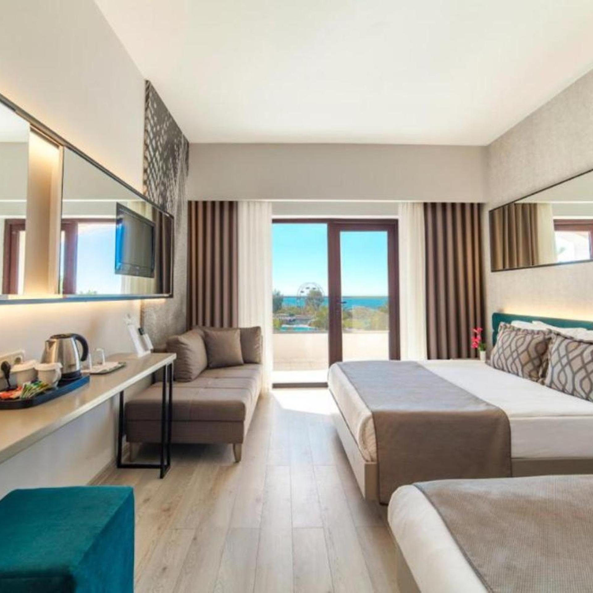 غرفة قياسية بسريرين منفصلين بإطلالة على البحر، Club Hotel Turan Prince World 2/5