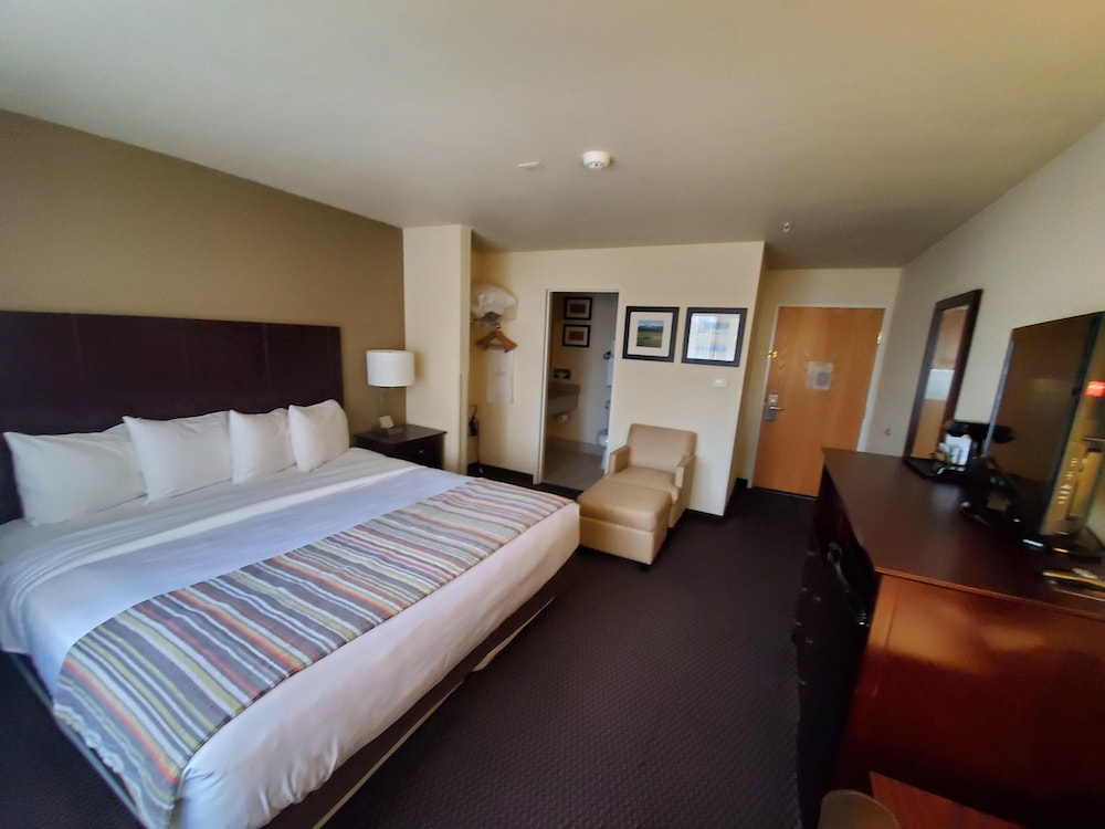 ROOM, KING BED