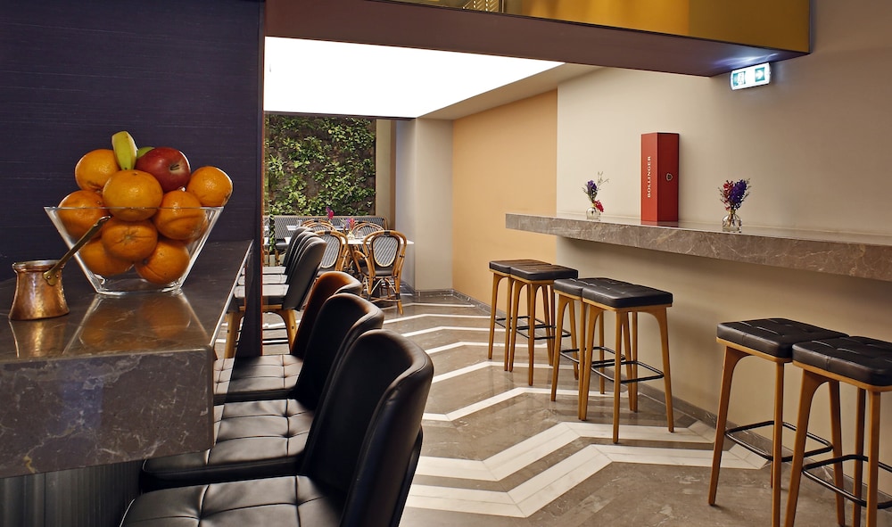 Lozenge Hotel 43/63