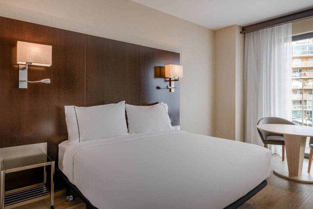Standard, Queen Bed