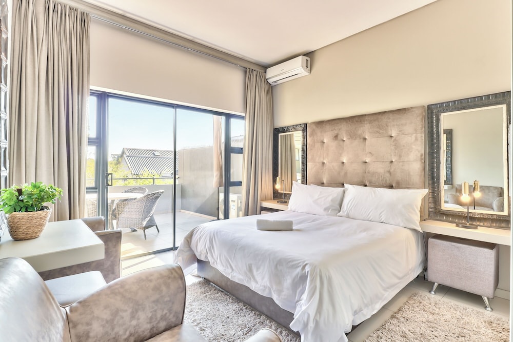 3 Bedrooms, Luxury, Apartment, 1 Double and 3 Queen Beds, City View