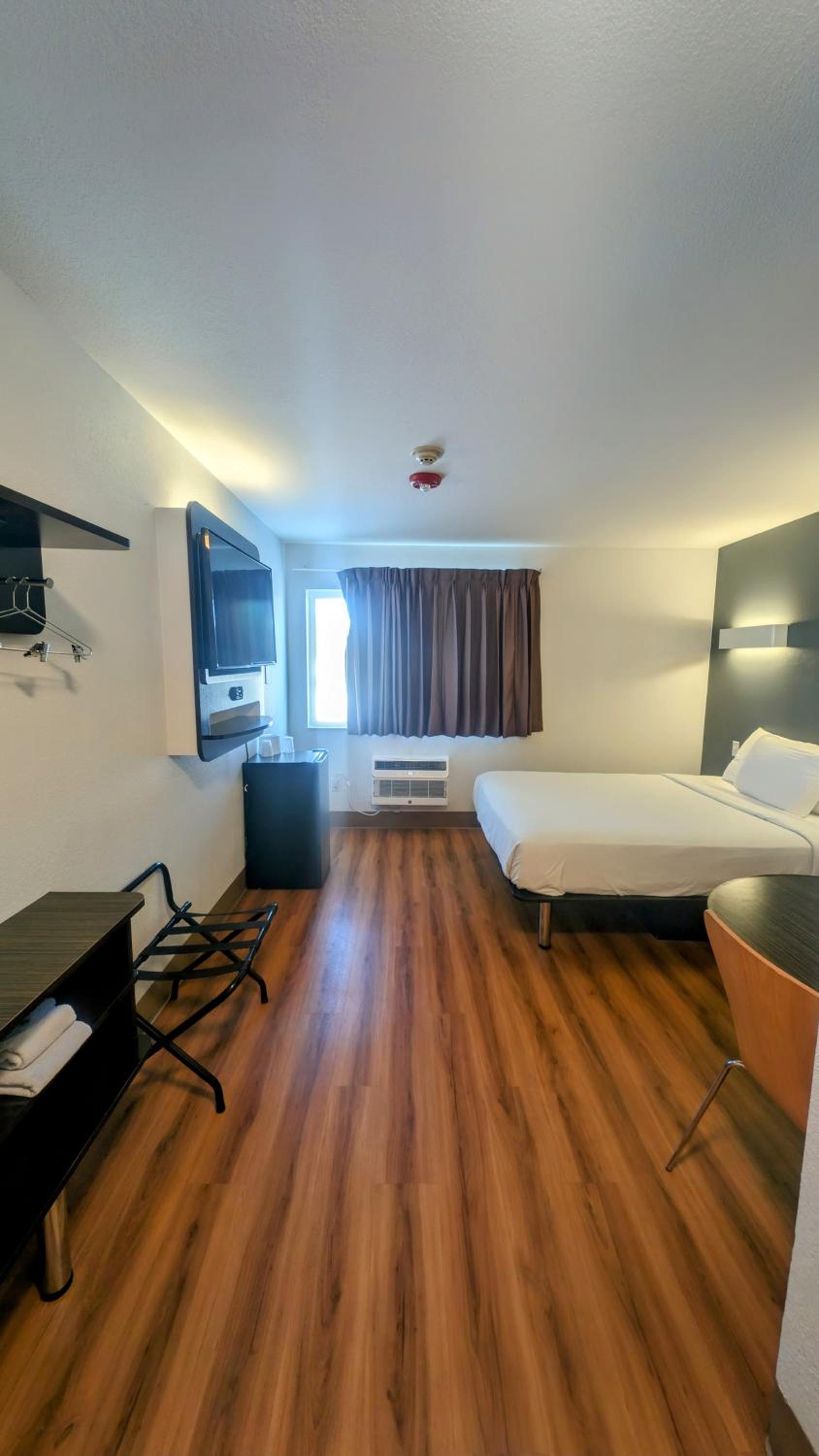 غرفة بسرير كوين يُسمح فيها بالحيوانات الأليفة، Econo Lodge Idaho Falls, ID 8/10
