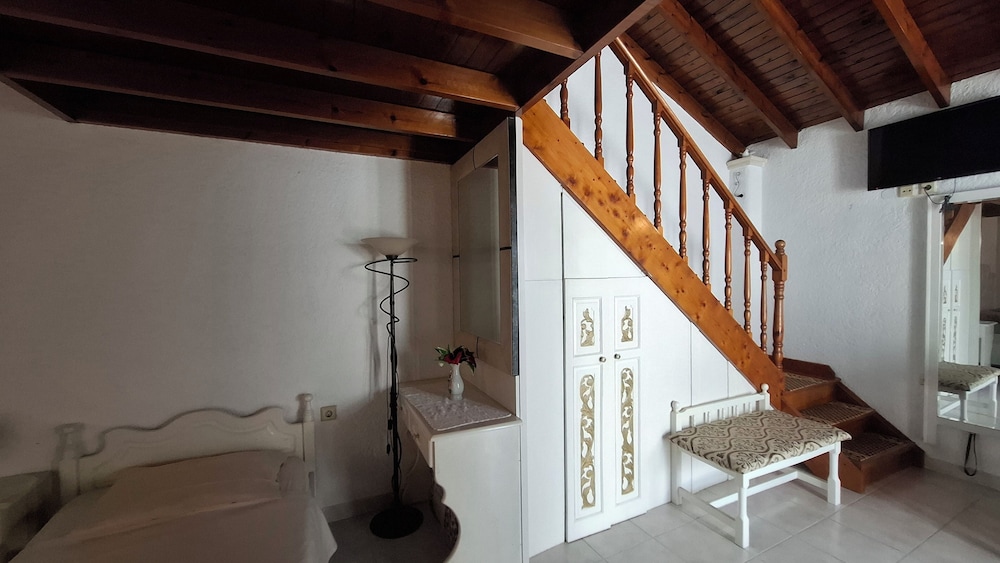 Castellino Studios 21/50