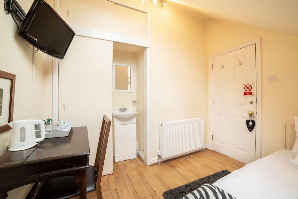 OYO Lonsdale Guest House 50/50