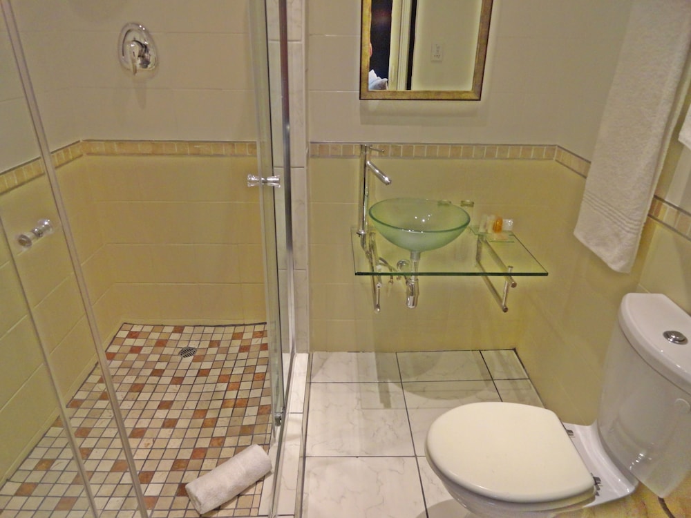 Constantia Manor Guesthouse 75/77