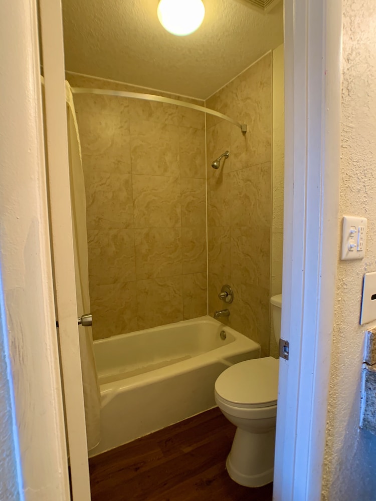 La Vista Inn 21/23