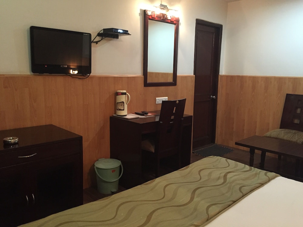 Hotel Krishna Sagar(Raj Nagar) 29/62