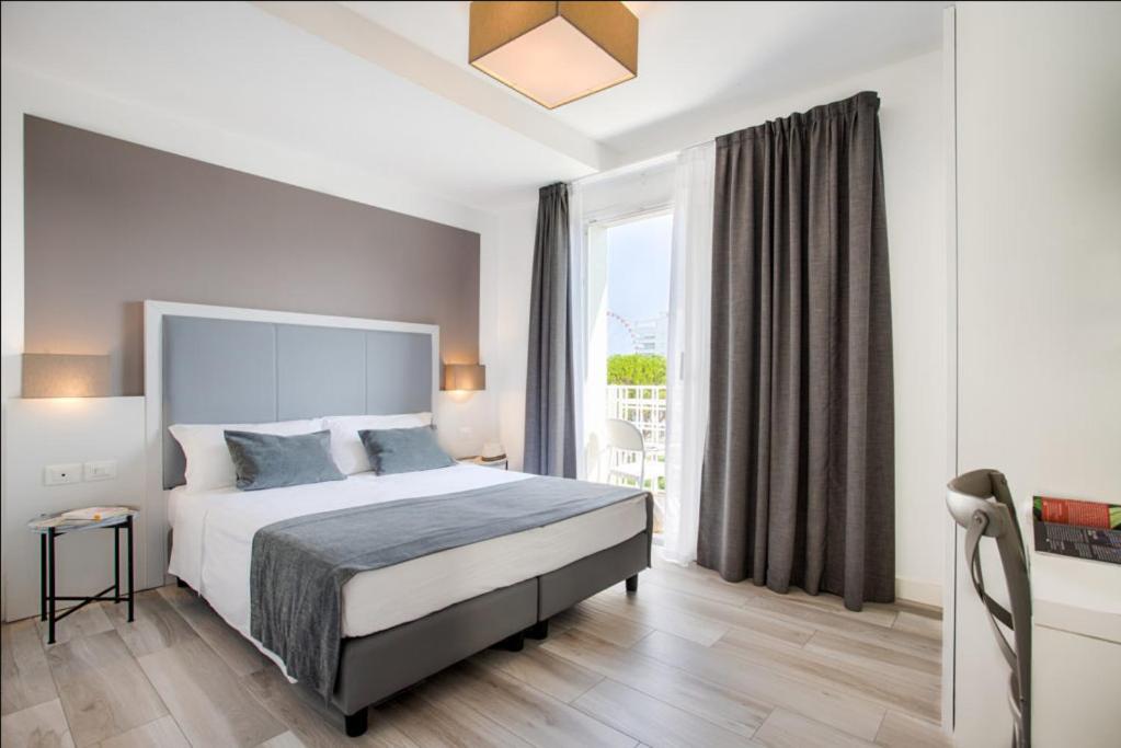 Classic, Double or Twin Bed, French Balcony