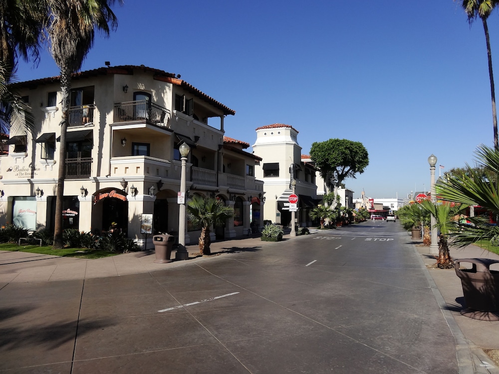 Balboa Inn 54/73
