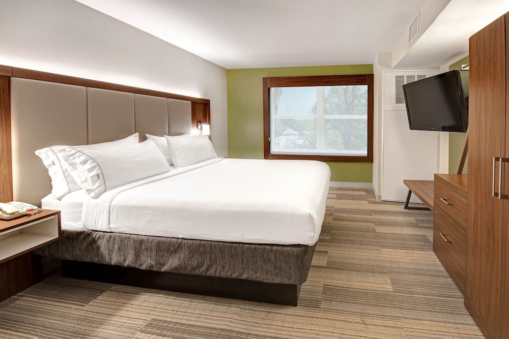 Holiday Inn Express Woodbridge 17/64