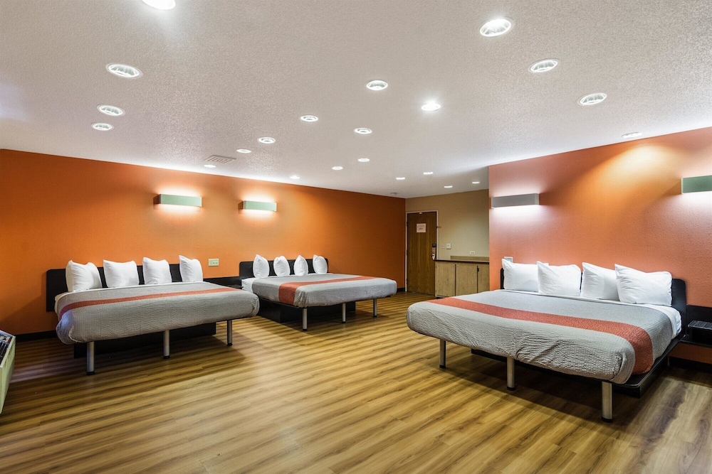 Motel6 Libertyville, IL 18/50