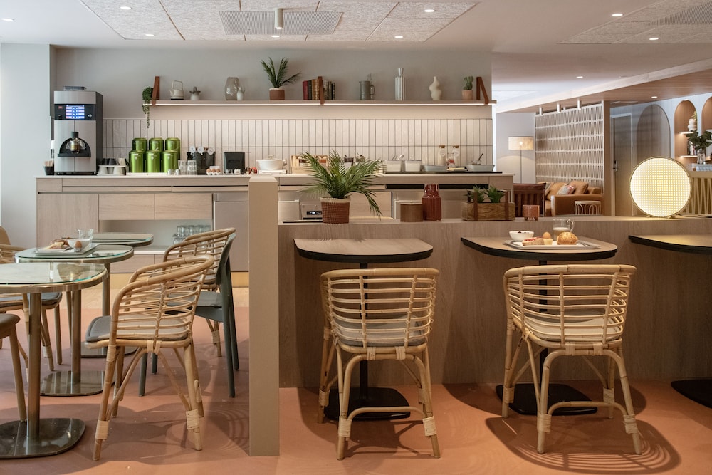 restaurant cafeteria