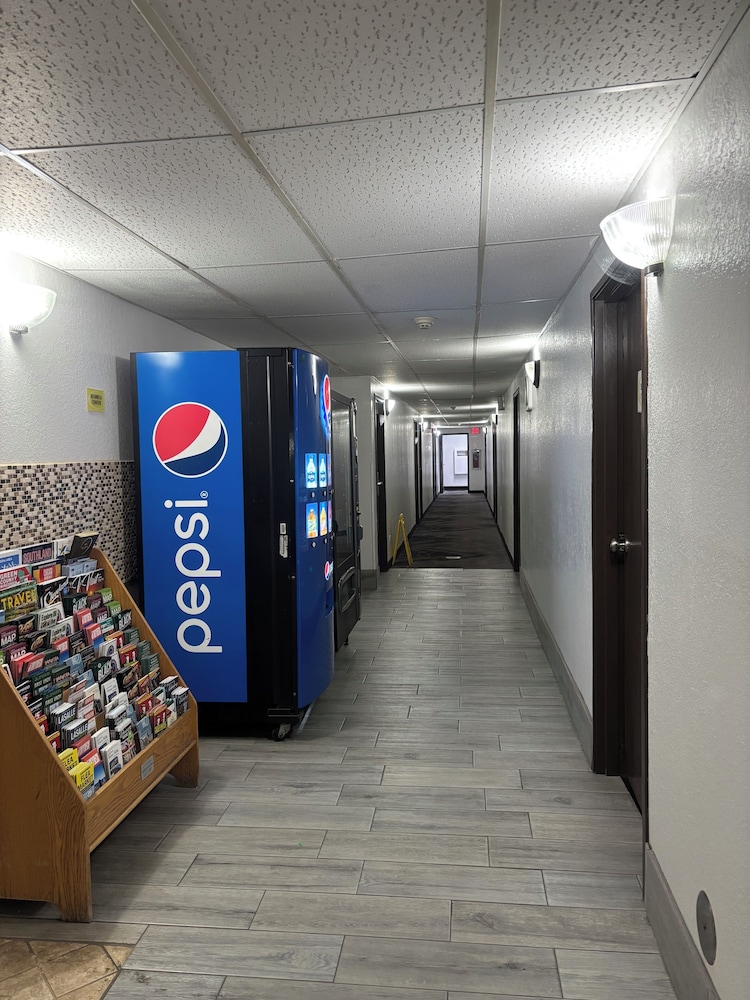 Super 8 by Wyndham Mundelein/Libertyville Area 44/45