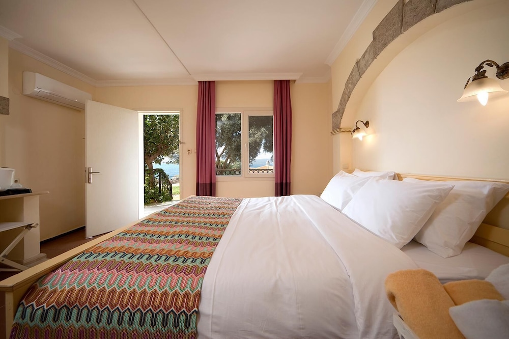 Maya Bistro Hotel Beach 19/70