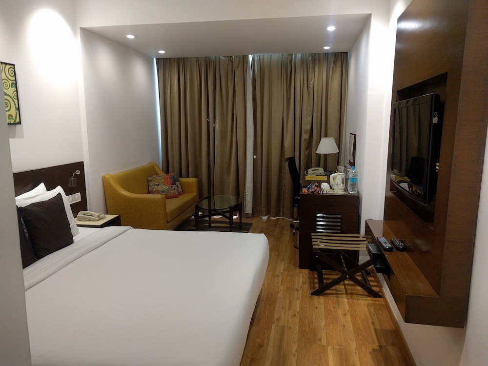 Lemon Tree Premier 1 Leisure Valley Gurugram 19/60