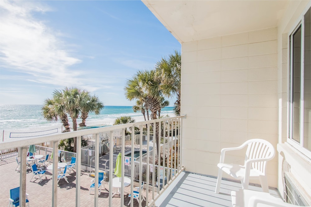 Beachside Resort 44/62