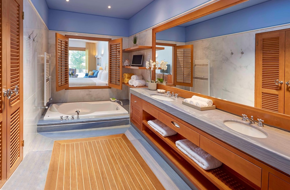 Luxury, Suite, King Bed, Sea View, Shared Pool
