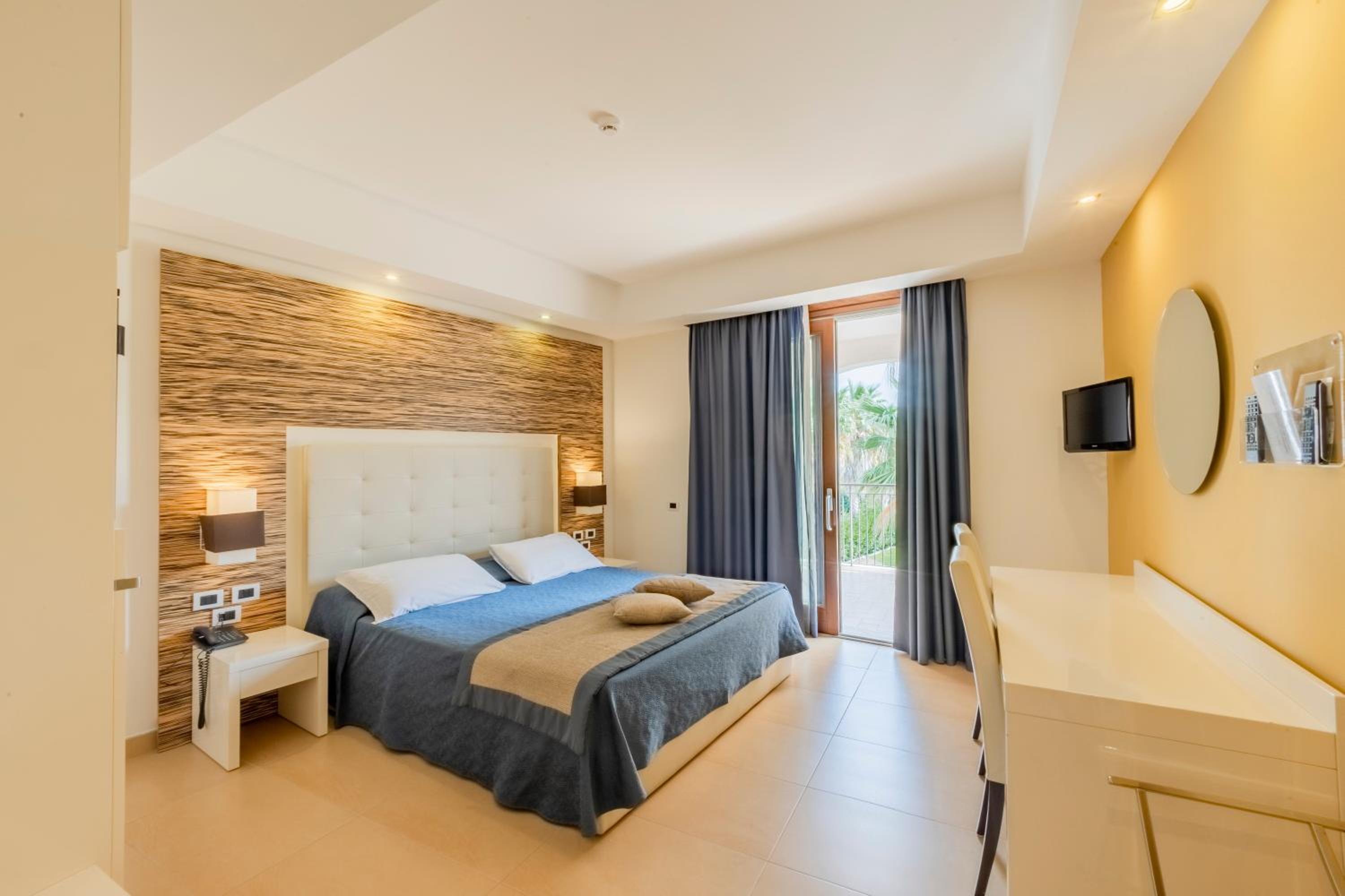 جناح جونيور بشرفة، Prince Franklyn Hotel 2/10