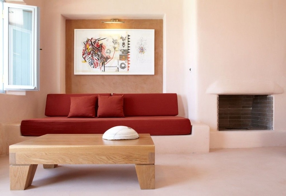 Voreina Gallery Suites 27/50