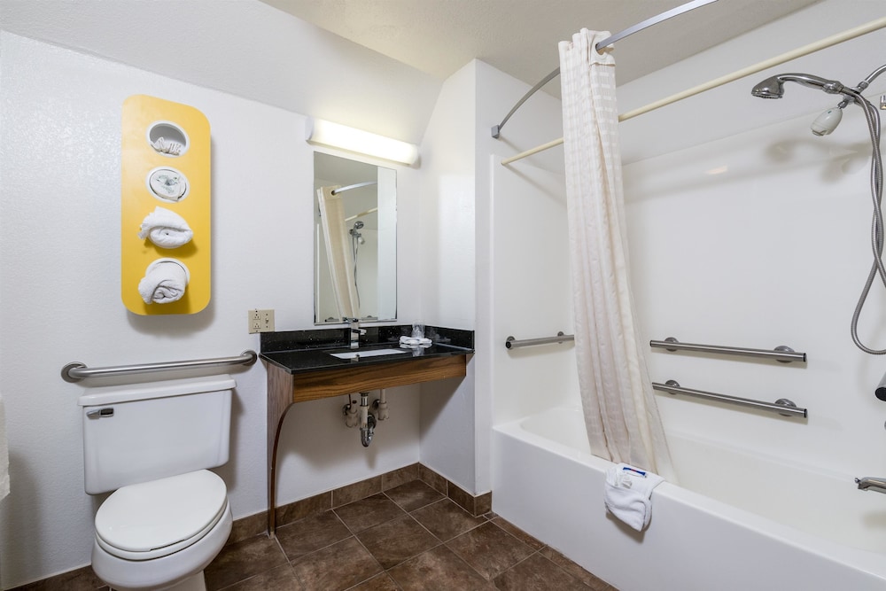 Motel6 Waterloo, IA 19/50