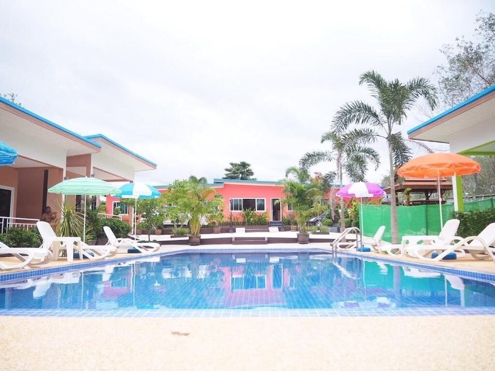 At Night Airport Resort 19/46