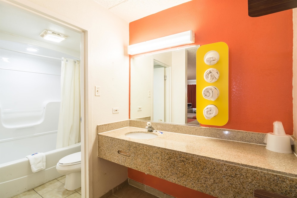 Motel6 Joliet, IL - I-80 53/58