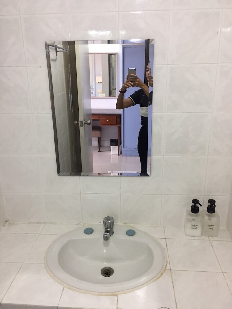 Lopburi Inn Hotel 44/46