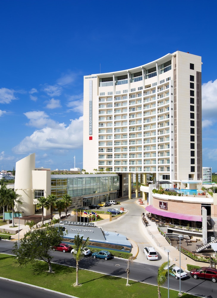 Krystal Urban Cancun 5/63