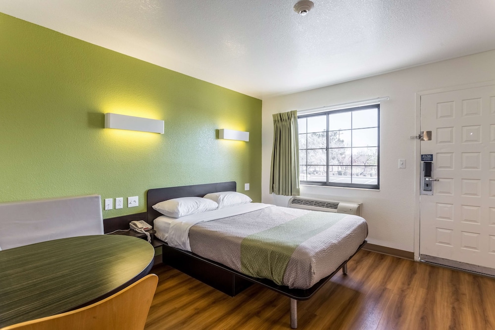 Motel6 El Paso, TX - East 14/32