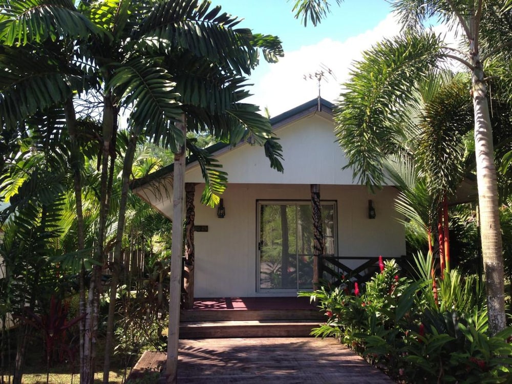 Orator Hotel Samoa 60/65