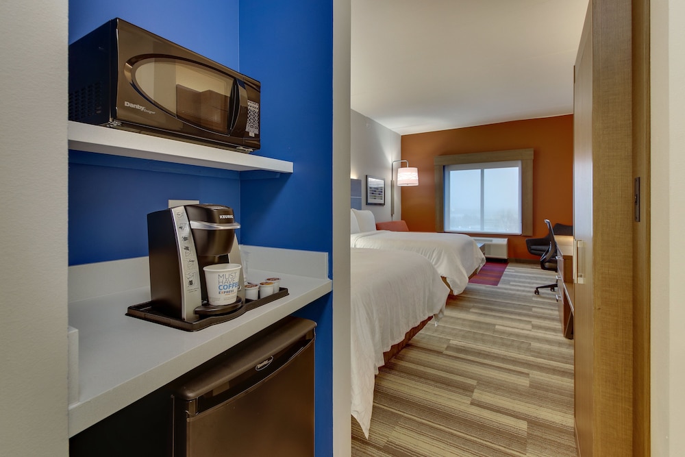 Holiday Inn Express & Suites Nashville Metrocenter Downtown 28/64