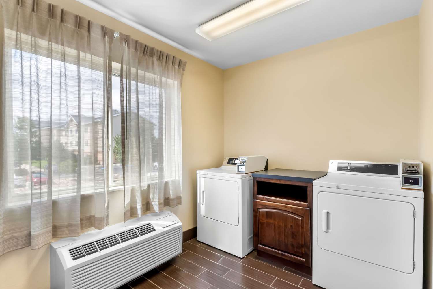 Comfort Inn & Suites Near University Of Wyoming 15/40