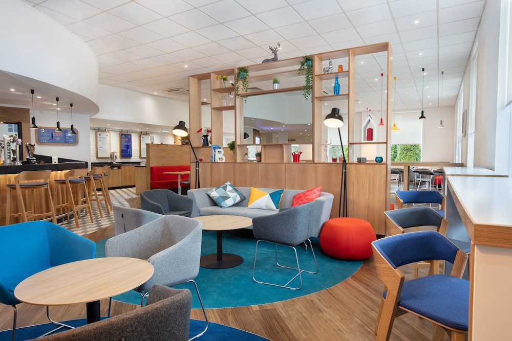 Holiday Inn Express Strathclyde Park M74 Jct 5 27/43