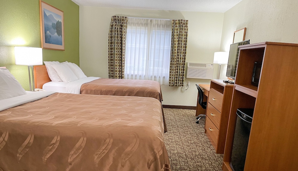 Hudson Inn & Suites (ex Quality Inn) 6/38