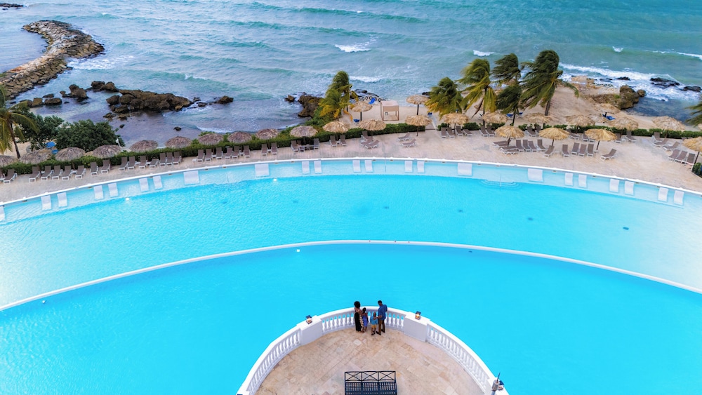 The Signature Level at Grand Palladium Lady Hamilton Resort & Spa 25/48