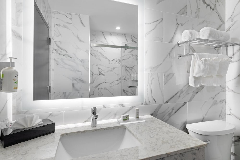 Ramada by Wyndham Brooklyn Near Flatbush 25/26