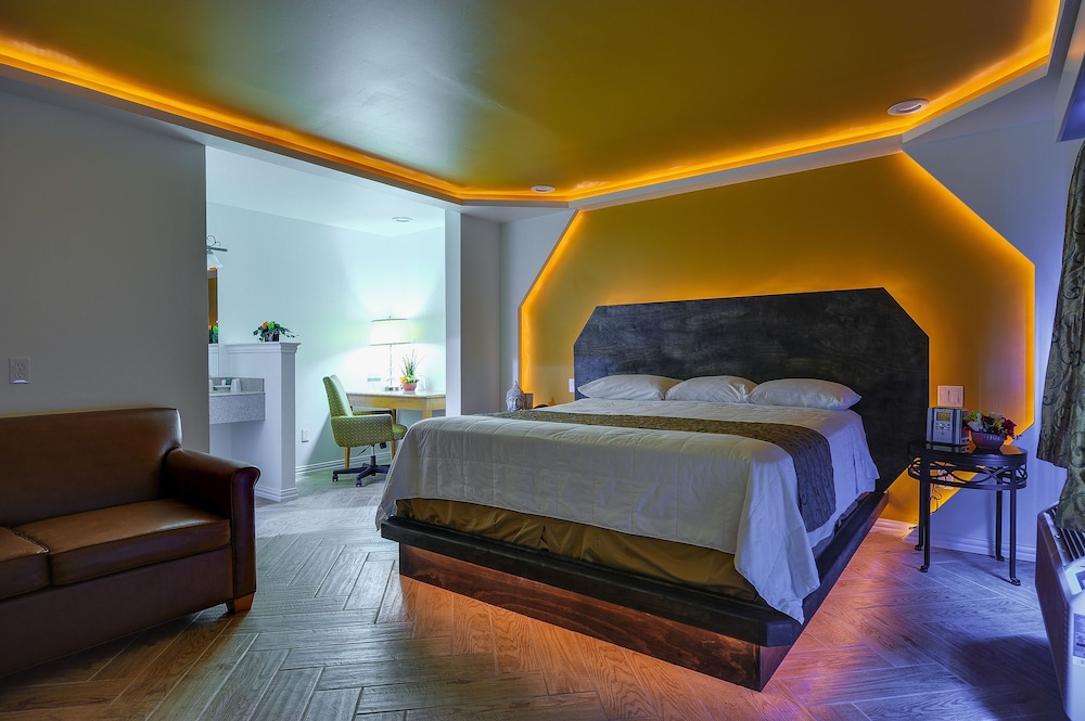 Romantic Inn Suites 18/43