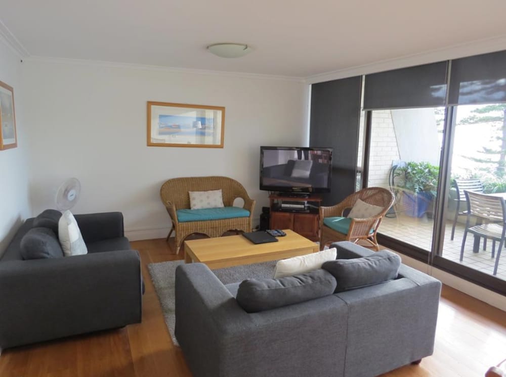 MANLY PARADISE MOTEL AND APARTMENTS 43/66
