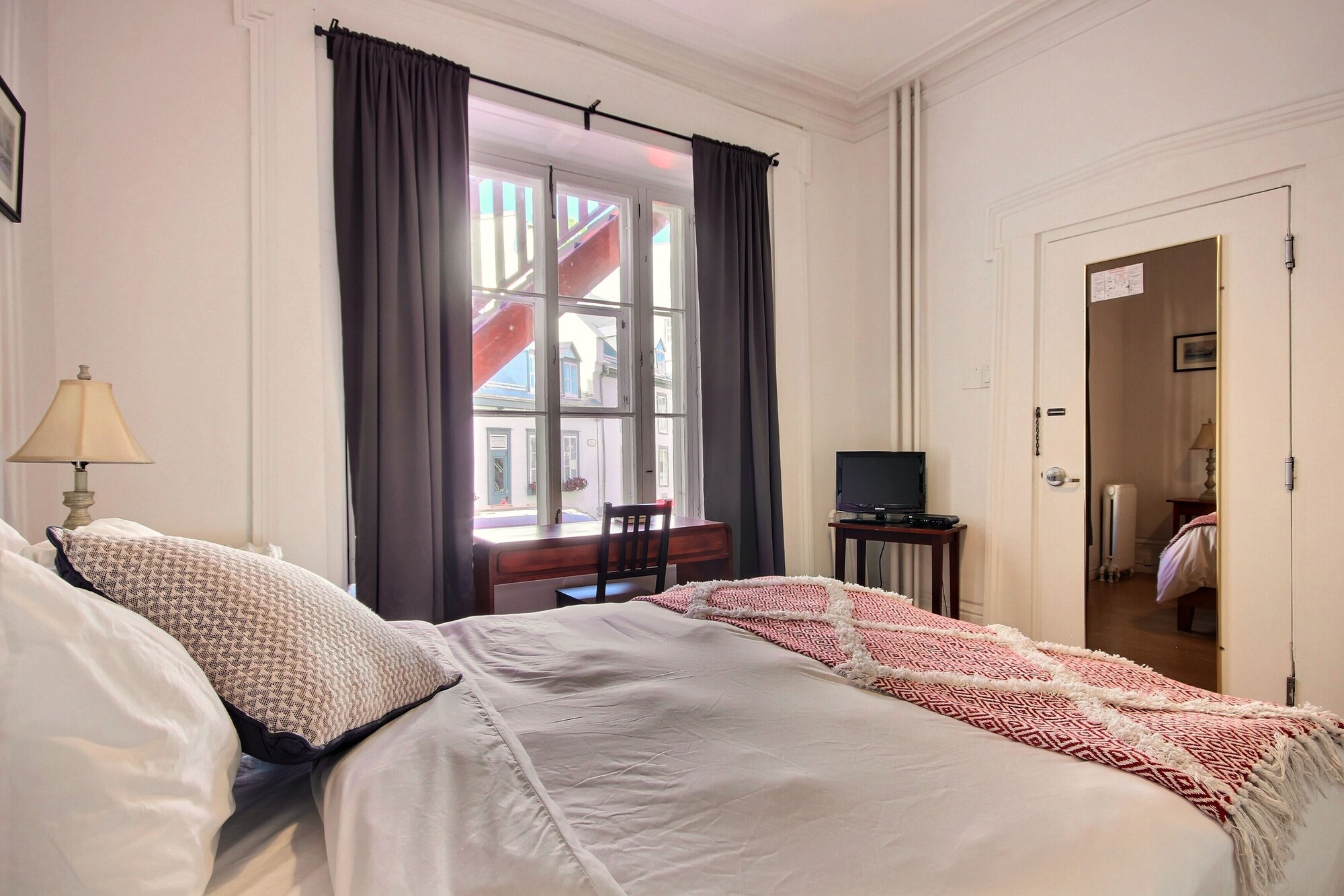 STANDARD, QUEEN BED, RIVER VIEW