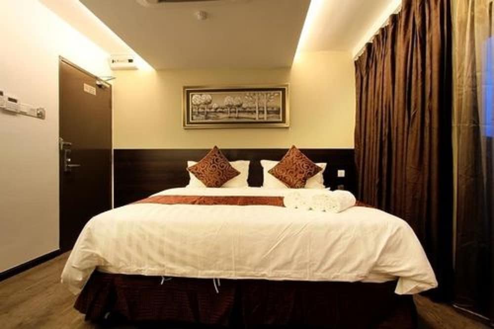 J SUITES HOTEL 15/47