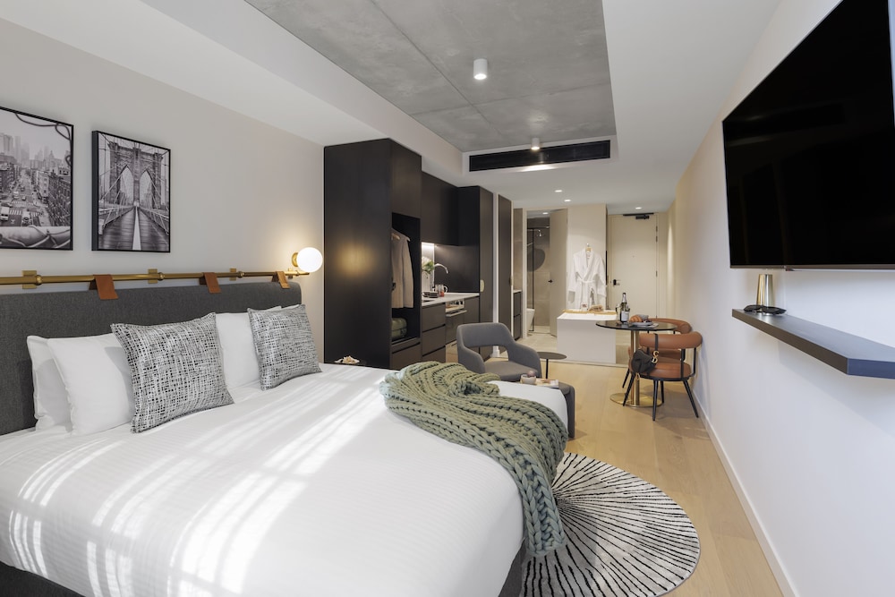 TERRACE, EXECUTIVE, SUITE