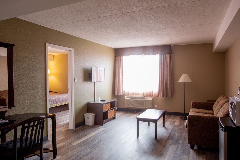 Super 8 By Wyndham Mississauga 17/22