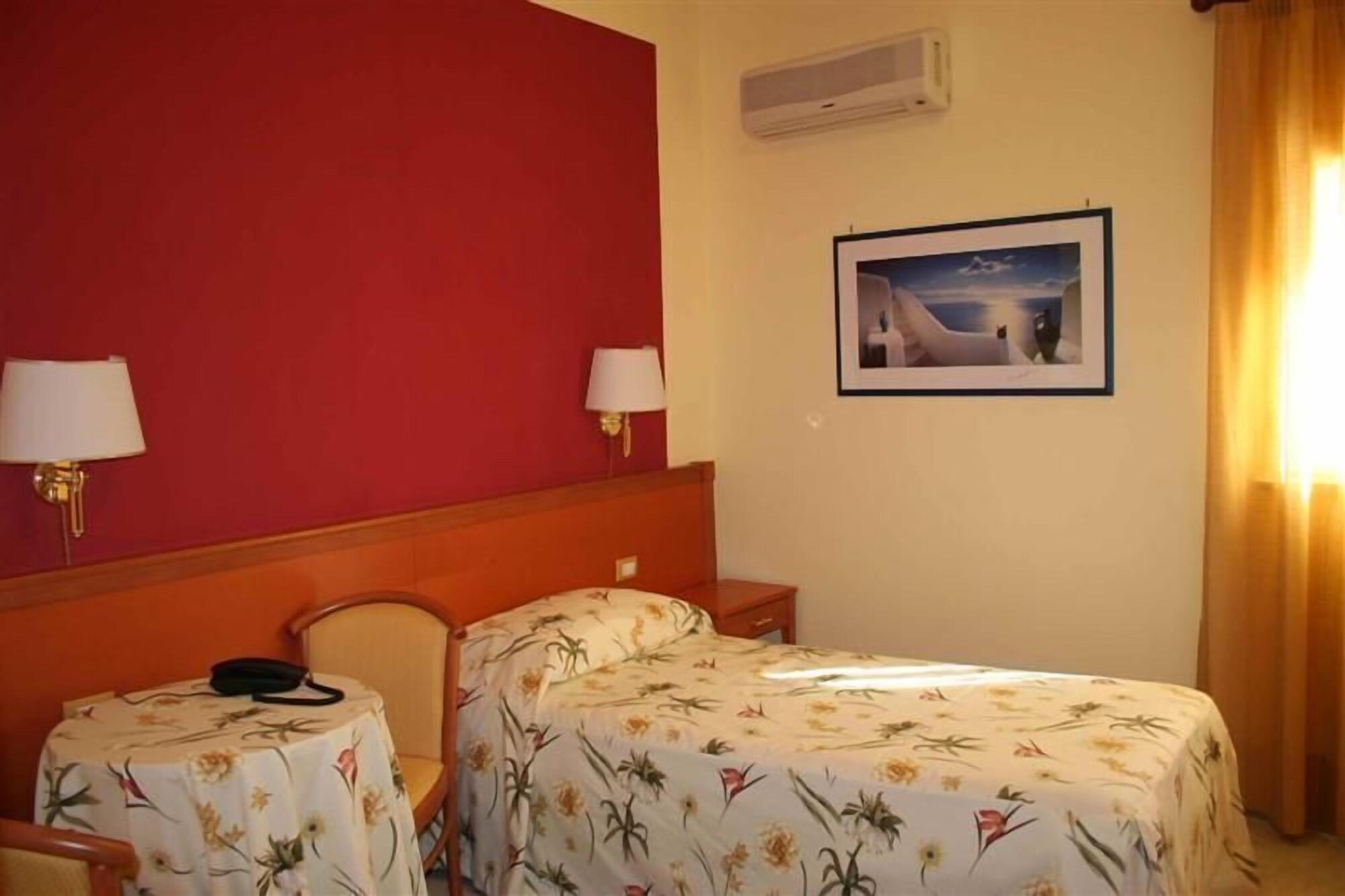 ROOM, SINGLE