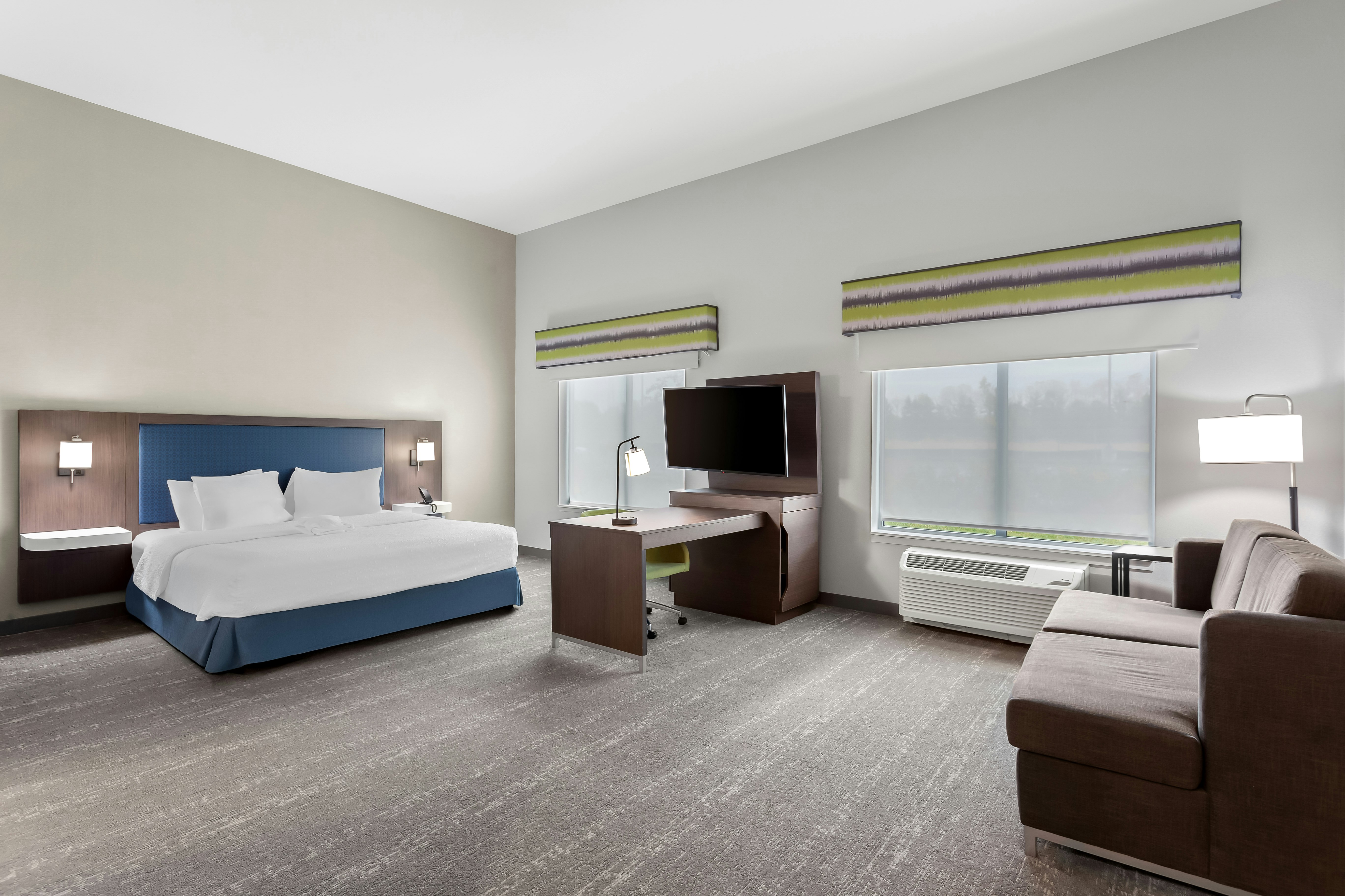 STUDIO, KING BED, ACCESSIBLE