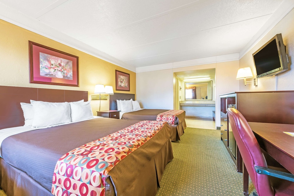 Days Inn by Wyndham Gainesville 29/49