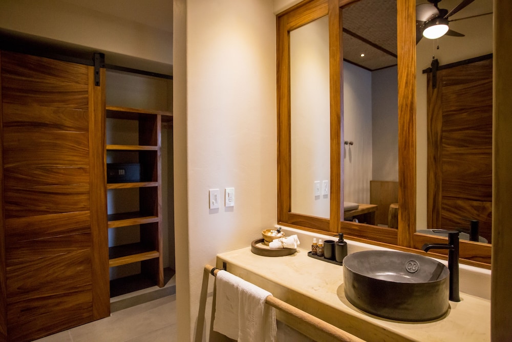 Hotel Casa Bocana 48/50
