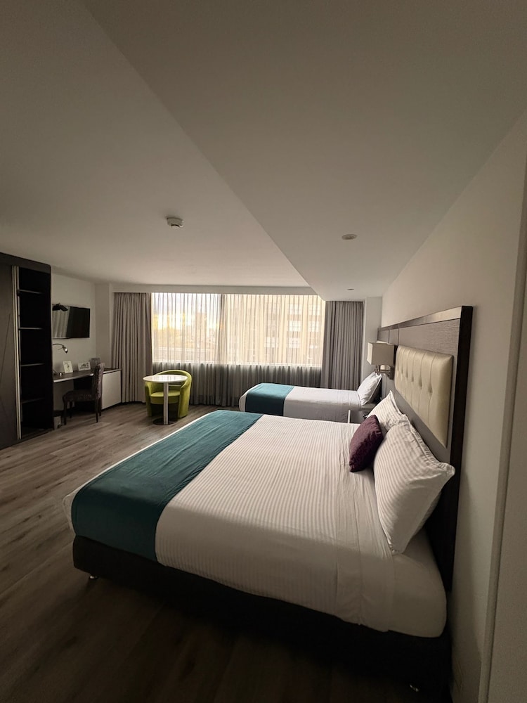 ROOM, TRIPLE